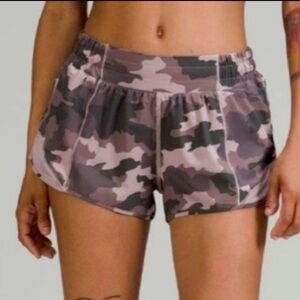 Lululemon Hotty Hot Low-Rise Lined Short 2.5", Size 8